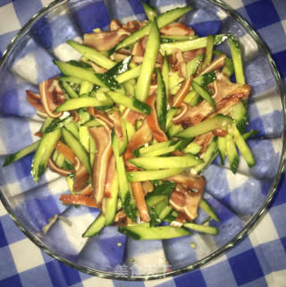 黄瓜条拌猪耳的做法