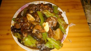 松菇土豆炖鸡的做法