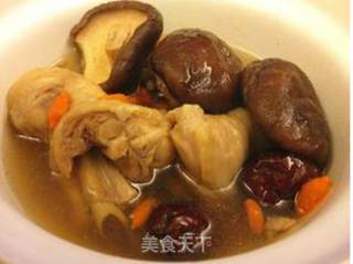 简简单单红枣枸杞香菇鸡汤的做法