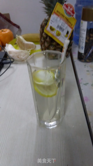 冬季里早上的一杯蜂蜜柠檬水的做法