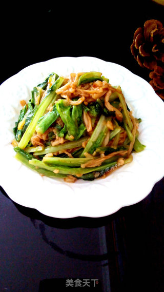 油麦菜炒金针菇的做法