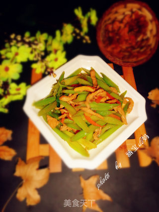 肉丝炒芹菜的做法