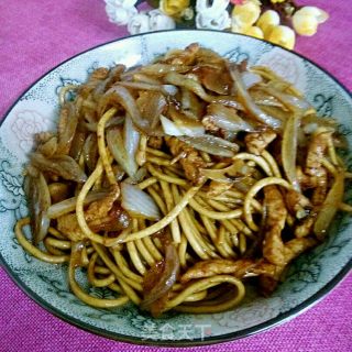 洋葱肉丝炒面的做法