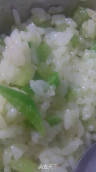 青萝卜丁炒米饭的做法