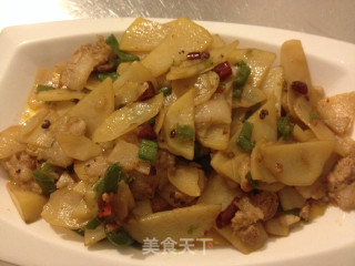 青椒土豆焖肉的做法