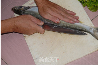 白菜鱼丸汤的做法步骤：2