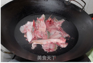 白菜鱼丸汤的做法步骤：2