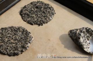 黑芝麻薄脆小饼的做法步骤：2