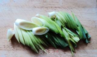 排骨冬菇焖红萝卜的做法步骤：2