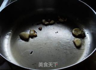 排骨冬菇焖红萝卜的做法步骤：2