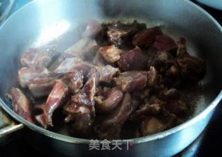 排骨冬菇焖红萝卜的做法步骤：2