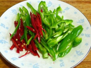 青红椒炒土豆丝的做法步骤：5