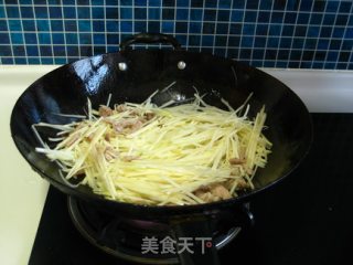 青红椒炒土豆丝的做法步骤：5