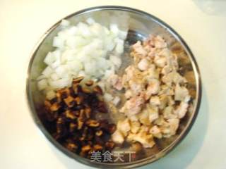 一款意大利饭食“香菇鸡肉炒饭”的做法步骤：4