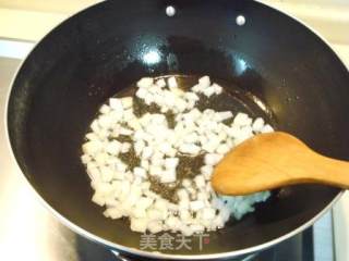 一款意大利饭食“香菇鸡肉炒饭”的做法步骤：4