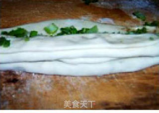 葱花手抓饼的做法步骤：4