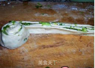 葱花手抓饼的做法步骤：4