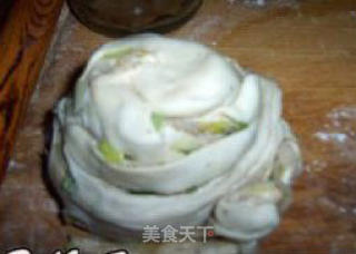 葱花手抓饼的做法步骤：4