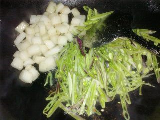 女性保健菜-扁豆丝烧山丁的做法步骤：2