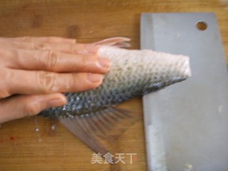 在家做出超有弹性的鱼丸的做法步骤：2