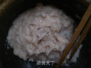 在家做出超有弹性的鱼丸的做法步骤：2