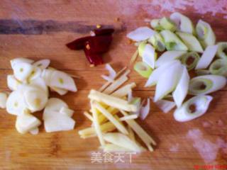 酸辣粉条炖白菜的做法步骤：2