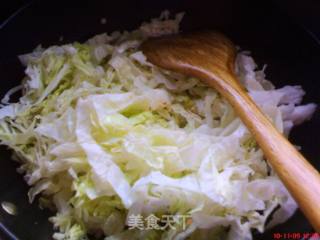 酸辣粉条炖白菜的做法步骤：2