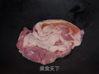 干炸鱼肠的做法步骤：2
