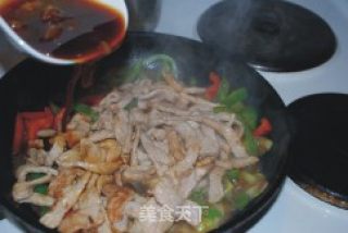 芒果菜椒炒里脊肉的做法步骤：2