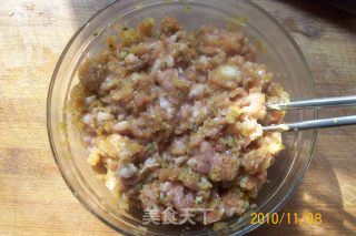 酸菜鲜肉生煎包的做法步骤：10