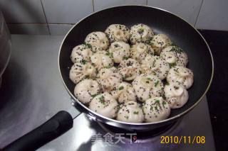 酸菜鲜肉生煎包的做法步骤：10