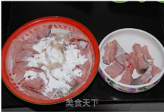 酸菜粉丝鱼的做法步骤：2