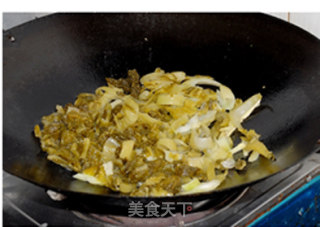 酸菜粉丝鱼的做法步骤：2