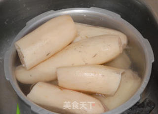 莲藕猪骨汤的做法步骤：2