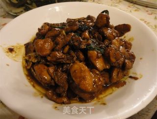简便却不简单的美味——三杯鸡的做法步骤：2
