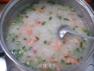 海鲜粥的做法步骤：2