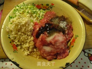 五彩 马蹄 小馄饨的做法步骤：2