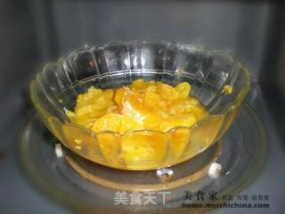 蜜糖果粒鲜桔汁的做法步骤：2