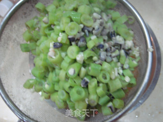 豆角煎蛋饼的做法步骤：2