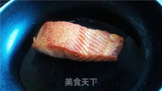 香茅柠汁三文鱼的做法步骤：2