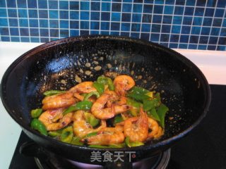 青椒炒虾的做法步骤：5