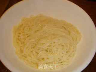鸡汁海鲜汤面的做法步骤：3