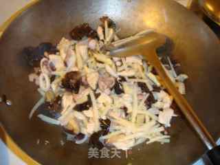 鸡汁海鲜汤面的做法步骤：3