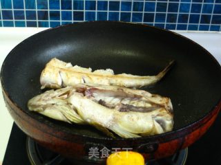 辫子鱼烧豆腐的做法步骤：4