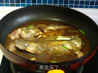 辫子鱼烧豆腐的做法步骤：4