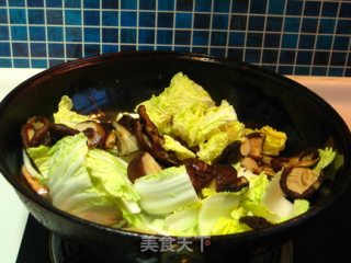 香菇娃娃菜炒大虾的做法步骤：5
