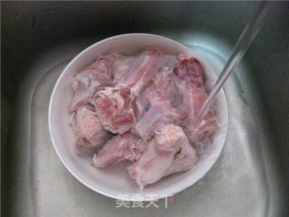 羊骨萝卜汤的做法步骤：2