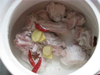 羊骨萝卜汤的做法步骤：2