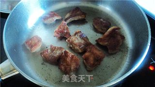 甜酸菠萝猪颈肉的做法步骤：2