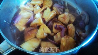 甜酸菠萝猪颈肉的做法步骤：2